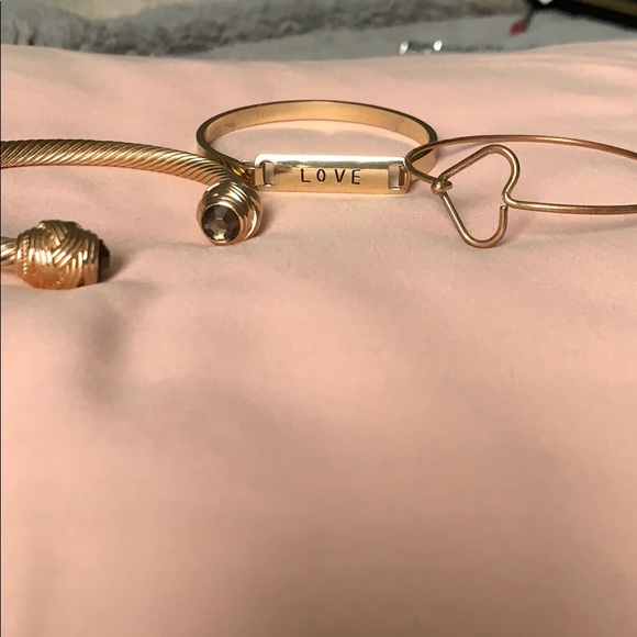 SOLD - Bunch of bracelets - Picture 4 of 6